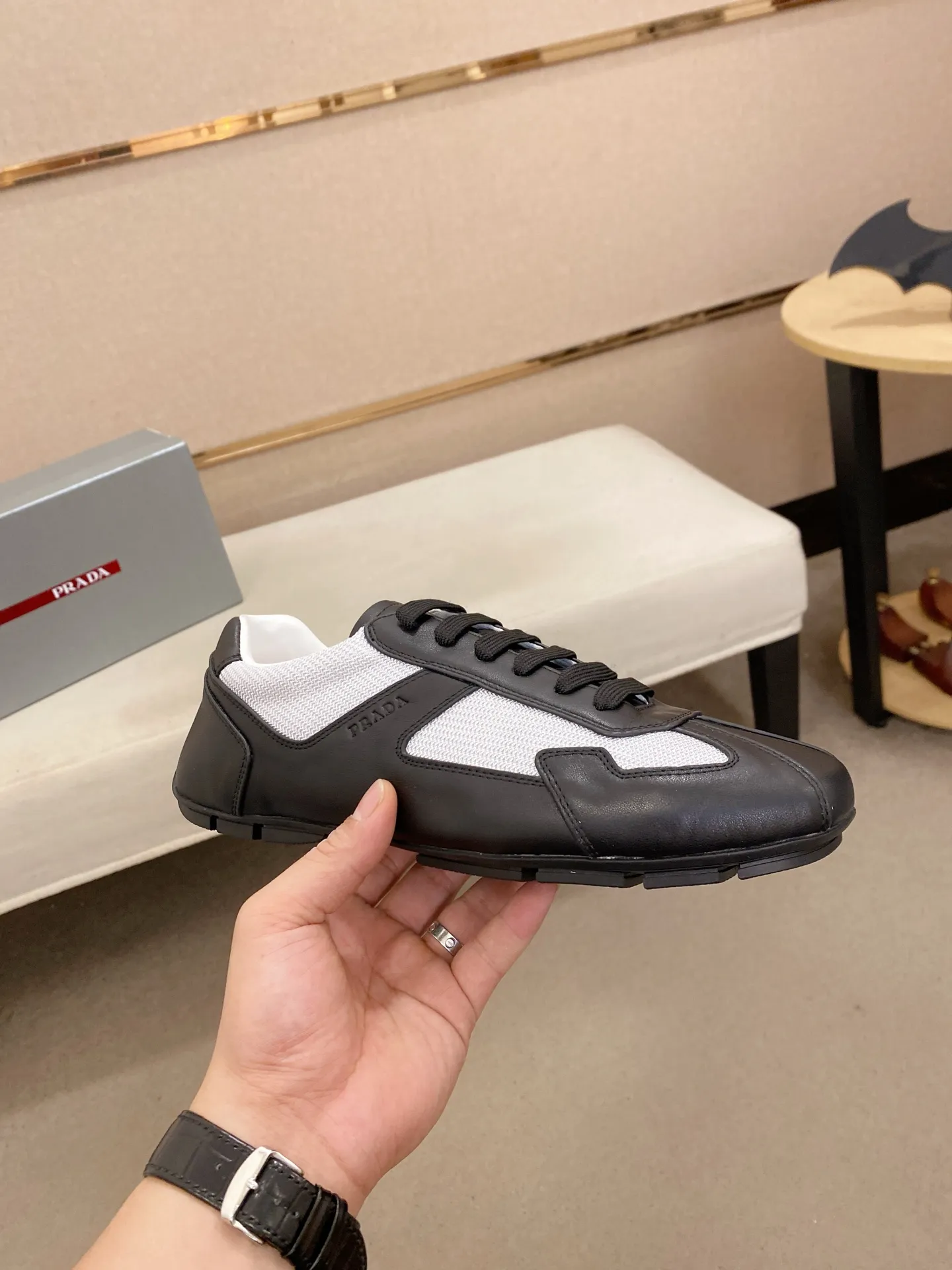 Men's shoes 💰 480💰 ✔️✔️✔️Top high version High-quality new PRADA (Prada) counters are launched at the same time. The new men's shoes and 😘fabrics are purely handmade in Niujing. Lining: Full cowhide lining. 👍🏿High-end☄️Open-molded non-slip rubber outsole, exquisite lines, simple and elegant, comfortable and high-end for leisure travel. Code number: 38-44. Can be customized45